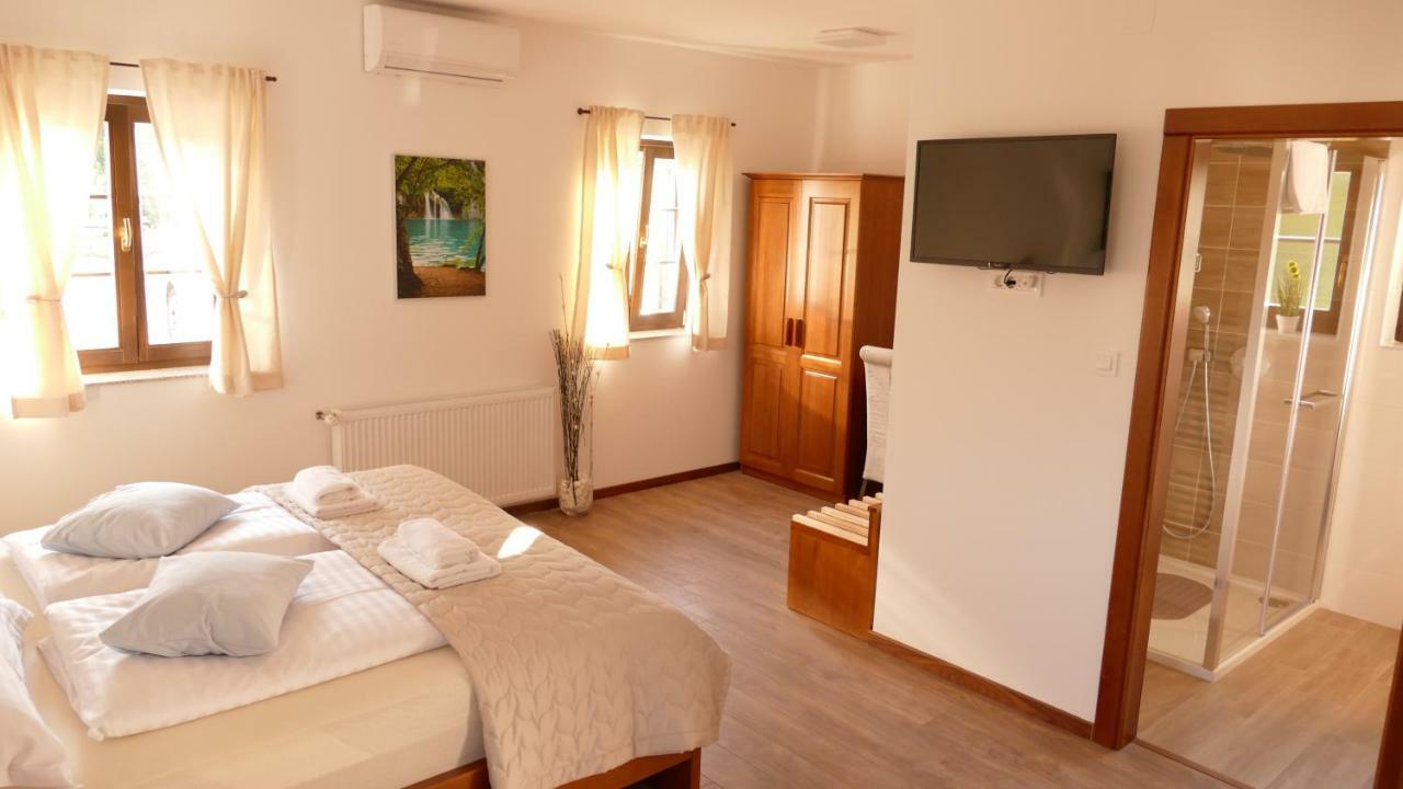 B&B Plitvice Lakes Villa Mija ปลิตวิตซาเซโล ภายนอก รูปภาพ